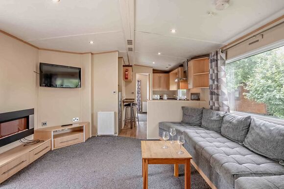 Silver Caravan with ensuite - Vauxhall Holiday Park, Great Yarmouth