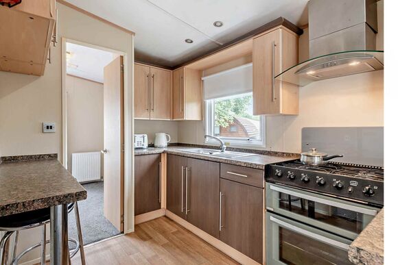 Silver Caravan with ensuite - Vauxhall Holiday Park, Great Yarmouth