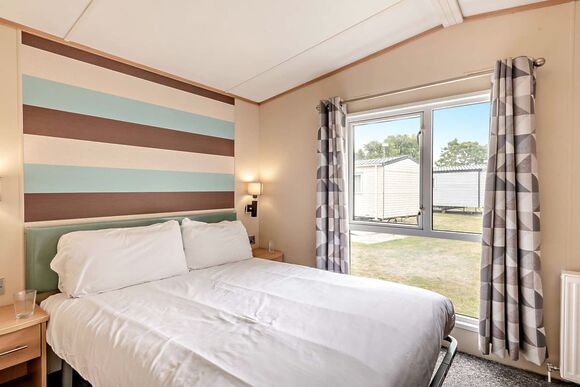 Silver Caravan with ensuite - Vauxhall Holiday Park, Great Yarmouth