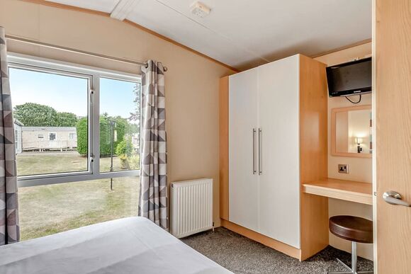 Silver Caravan with ensuite - Vauxhall Holiday Park, Great Yarmouth