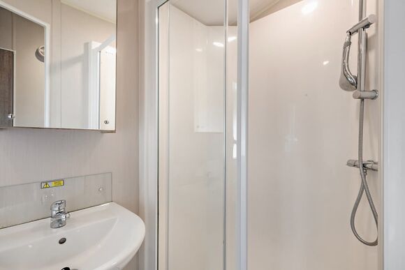 Silver 3 Bedroom Caravan, Sleeps 8 - Vauxhall Holiday Park, Great Yarmouth