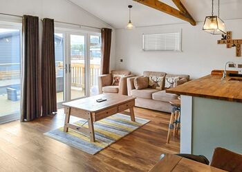 Caledonia Lodge VIP - Loch Ness Highland Resort, Fort Augustus