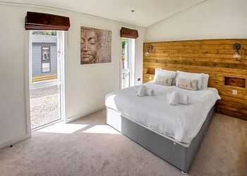 Caledonia Lodge VIP - Loch Ness Highland Resort, Fort Augustus