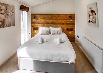 Caledonia Lodge VIP - Loch Ness Highland Resort, Fort Augustus