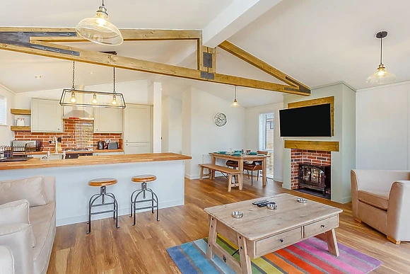 Caledonia Lodge VIP - Loch Ness Highland Resort, Fort Augustus