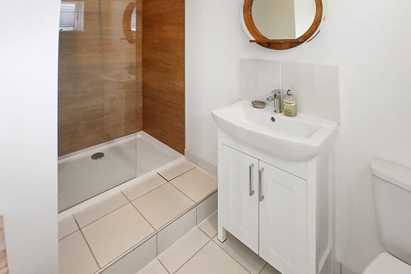 Caledonia Lodge VIP - Loch Ness Highland Resort, Fort Augustus