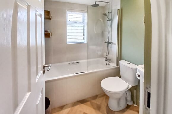 Caledonia Lodge VIP - Loch Ness Highland Resort, Fort Augustus