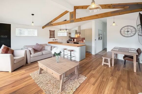 Sanctuary Pathfinder - Loch Ness Highland Resort, Fort Augustus