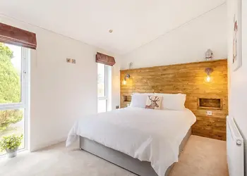 Caledonia Lodge VIP - Loch Ness Lodge Retreat, Fort Augustus