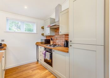 Caledonia Lodge VIP - Loch Ness Lodge Retreat, Fort Augustus