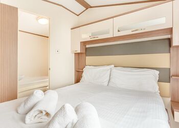 Highlander Holiday Home VIP - Loch Ness Lodge Retreat, Fort Augustus