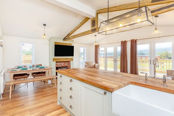 Caledonia Lodge VIP - Loch Ness Lodge Retreat, Fort Augustus