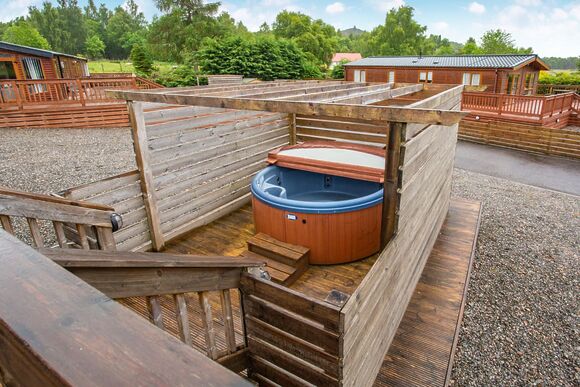 Highlander Holiday Home VIP - Loch Ness Lodge Retreat, Fort Augustus