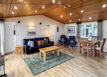 Moorings Centre Lodge VIP - Loch Ness Highland Lodges, Invermoriston