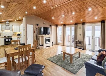 Moorings Centre Lodge VIP - Loch Ness Highland Lodges, Invermoriston