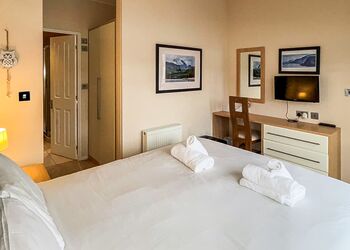 Moorings Centre Lodge VIP - Loch Ness Highland Lodges, Invermoriston