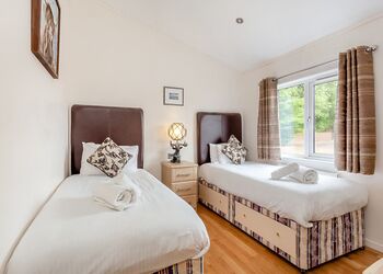 Moorings Lodge VIP - Loch Ness Highland Lodges, Invermoriston