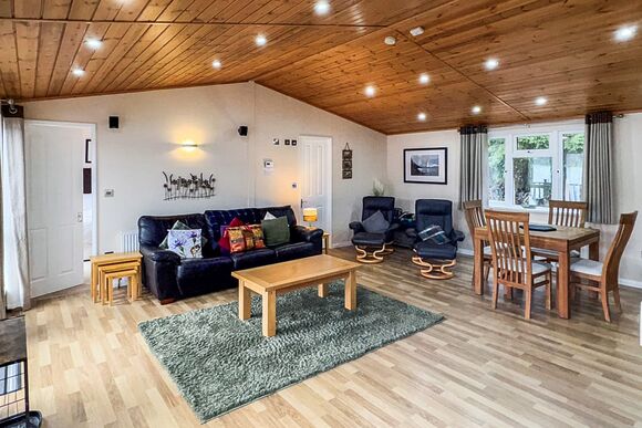 Moorings Centre Lodge VIP - Loch Ness Highland Lodges, Invermoriston