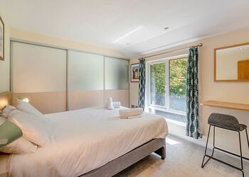 Deluxe Lodge with parking, ensuite, decking & hot tub - Warmwell, Near Weymouth