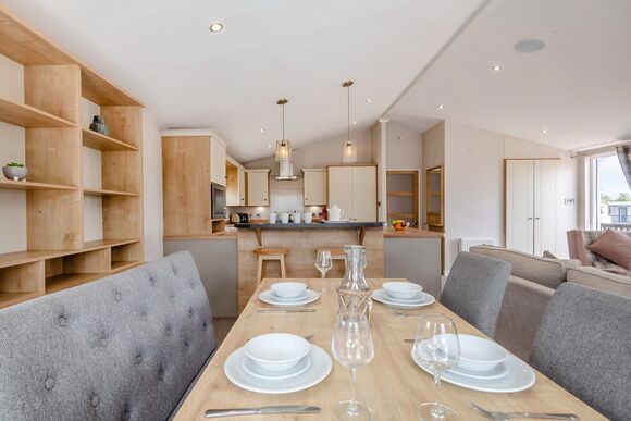 Deluxe Lodge with parking, ensuite & decking, Deluxe 2, Slps 4, parking, ensuite, decking P - Warmwell, Near Weymouth