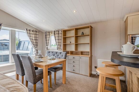 Deluxe 2, Slps 4, parking, ensuite, decking, LV P, Deluxe Lodge with parking, ensuite, decking & lake view - Warmwell, Near Weymouth