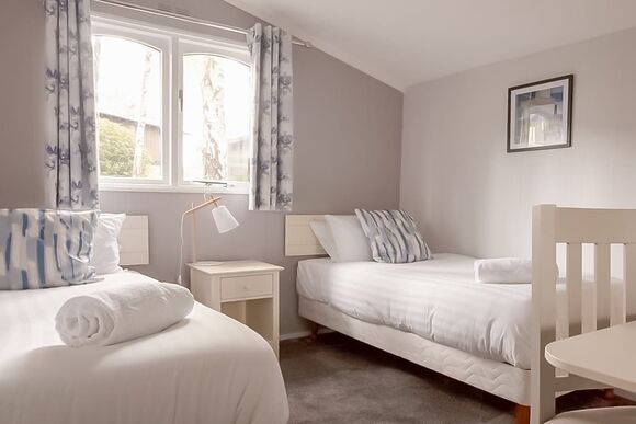 Deluxe 2 Lodge with parking, ensuite & decking P, Deluxe 2 Lodge with parking, ensuite & decking - Warmwell, Near Weymouth