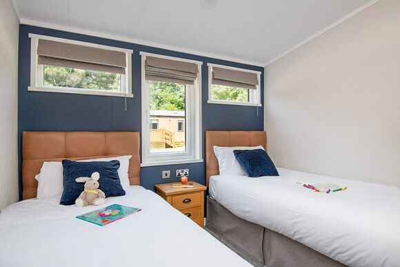 Deluxe 4 Lodge with parking, ensuite & decking - Warmwell, Near Weymouth