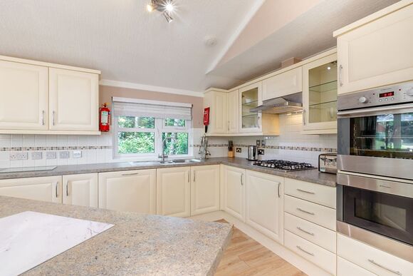 Superior Lodge with parking & decking - Warmwell, Near Weymouth