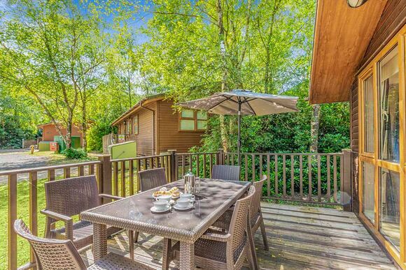 Superior Lodge with parking, ensuite, decking & lake view - Warmwell, Near Weymouth