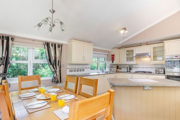 Superior Lodge with parking, ensuite, decking & lake view, Superior 2, Slps 4, parking, ensuite, decking, LV P - Warmwell, Near Weymouth