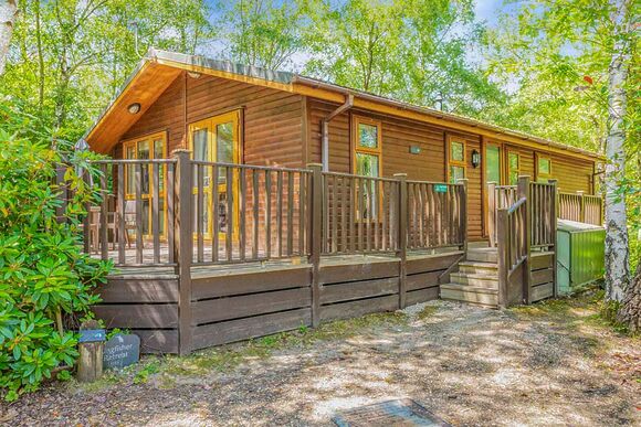 Superior Lodge with parking, ensuite, decking & lake view, Superior 2, Slps 4, parking, ensuite, decking, LV P - Warmwell, Near Weymouth