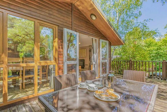 Superior Lodge with parking, ensuite, decking & lake view, Superior 2, Slps 4, parking, ensuite, decking, LV P - Warmwell, Near Weymouth