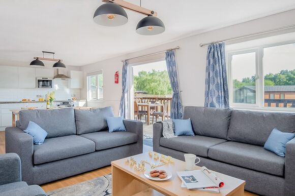 Superior 2 Lodge with parking, ensuite & decking - Warmwell, Near Weymouth