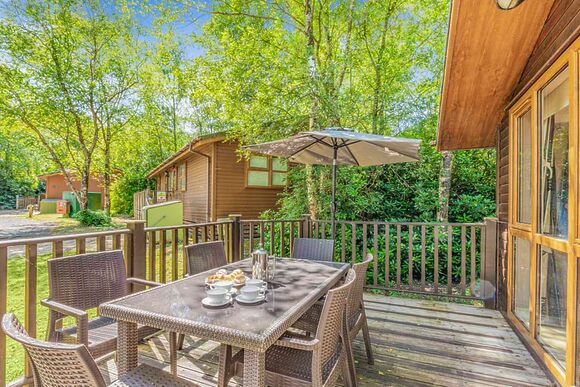 Superior Lodge with parking, decking & lake view - Warmwell, Near Weymouth