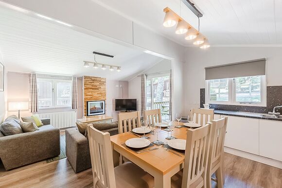 Superior 3 Lodge with parking, decking & lake view - Warmwell, Near Weymouth