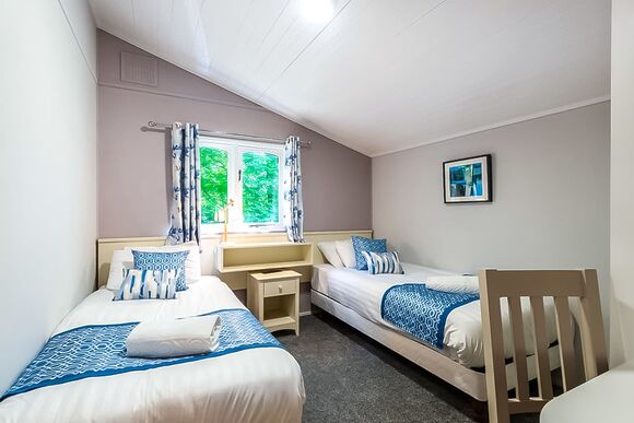 Superior 3 Lodge with parking, decking & lake view - Warmwell, Near Weymouth