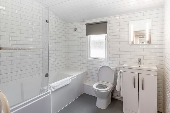 Superior 3 Lodge with parking, decking & lake view - Warmwell, Near Weymouth