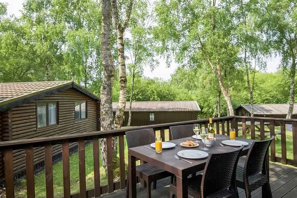 Superior Lodge slps 8 with parking, decking & lake view - Warmwell, Near Weymouth