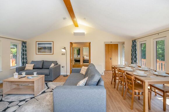 Deluxe 3 Lodge with parking, ensuite, decking & lake view - Warmwell, Near Weymouth