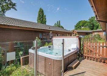 Escape Spa 8 - Waveney River Centre, Burgh St Peter, Beccles