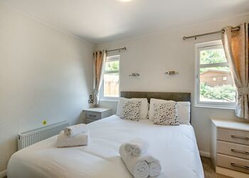 Escape Spa 8 - Waveney River Centre, Burgh St Peter, Beccles