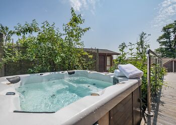 Escape Spa 3 - Waveney River Centre, Burgh St Peter, Beccles