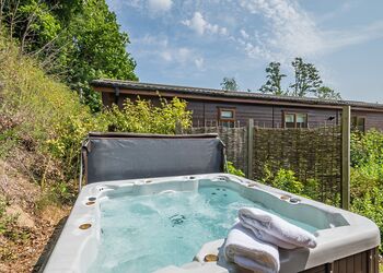 Escape Spa 5 - Waveney River Centre, Burgh St Peter, Beccles