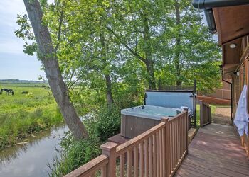 Escape Spa 1 - Waveney River Centre, Burgh St Peter, Beccles