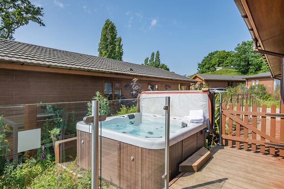 Escape Spa 8 - Waveney River Centre, Burgh St Peter, Beccles