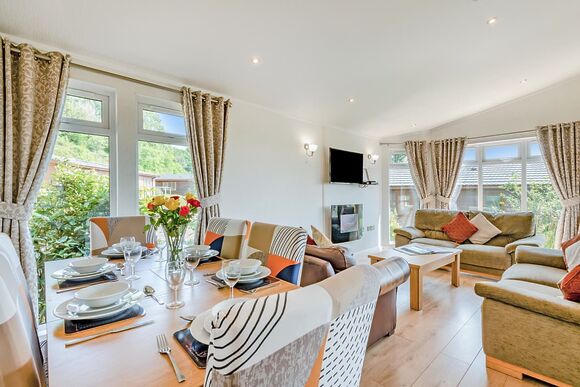 Escape Spa 8 - Waveney River Centre, Burgh St Peter, Beccles