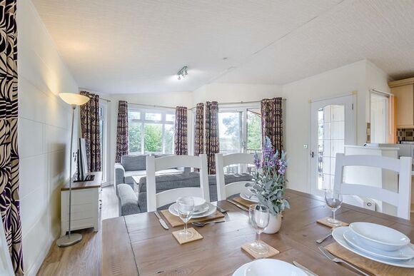 Retreat 2 - Waveney River Centre, Burgh St Peter, Beccles