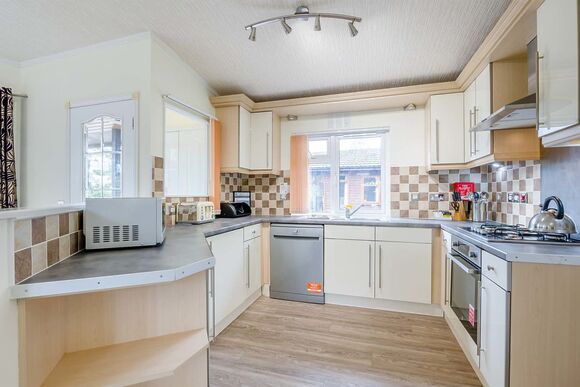 Retreat 2 - Waveney River Centre, Burgh St Peter, Beccles