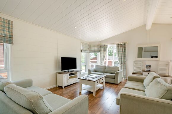 Escape Spa 5 - Waveney River Centre, Burgh St Peter, Beccles