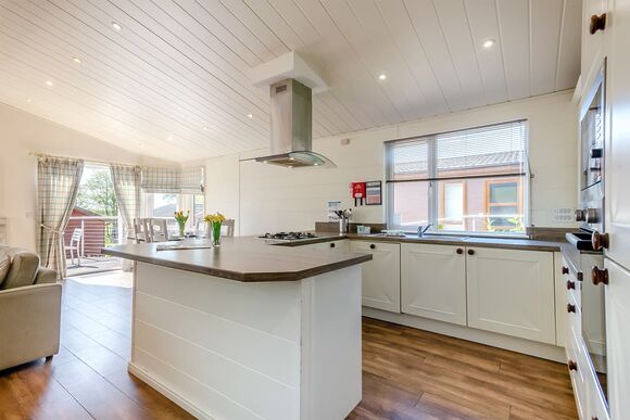 Escape Spa 5 - Waveney River Centre, Burgh St Peter, Beccles